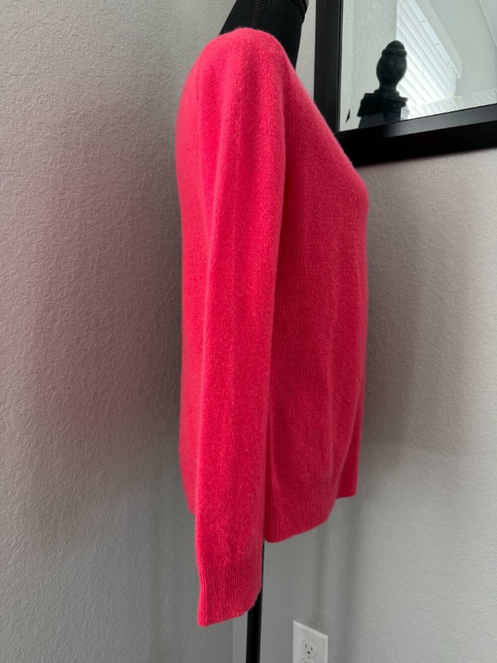 TAHARI 100% Cashmere Pink V Neck Sweater Medium - Picture 5 of 13